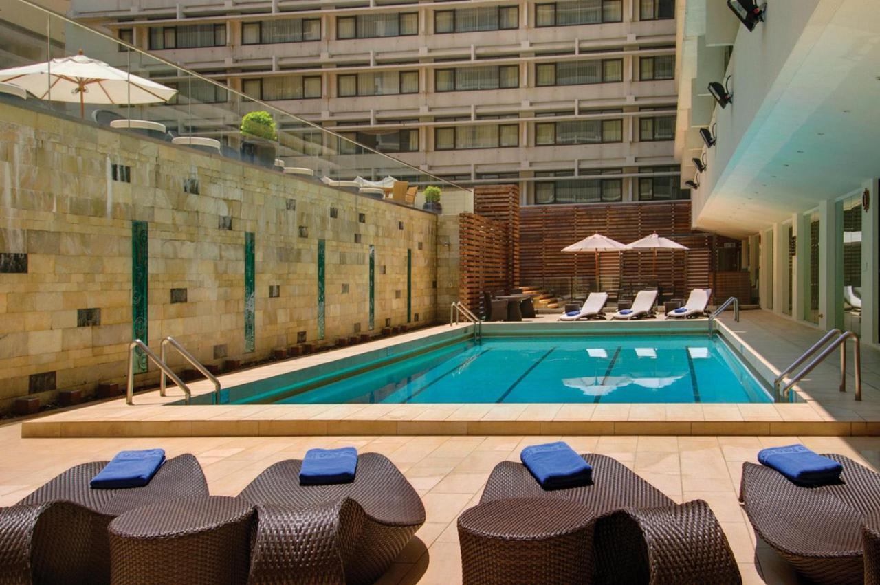 Marco Polo Hongkong Hotel Eksteriør billede The swimming pool at the hotel