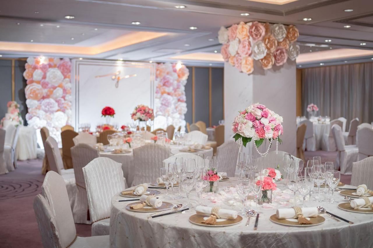 Marco Polo Hongkong Hotel Eksteriør billede Wedding reception at the Mandarin Oriental, Hong Kong