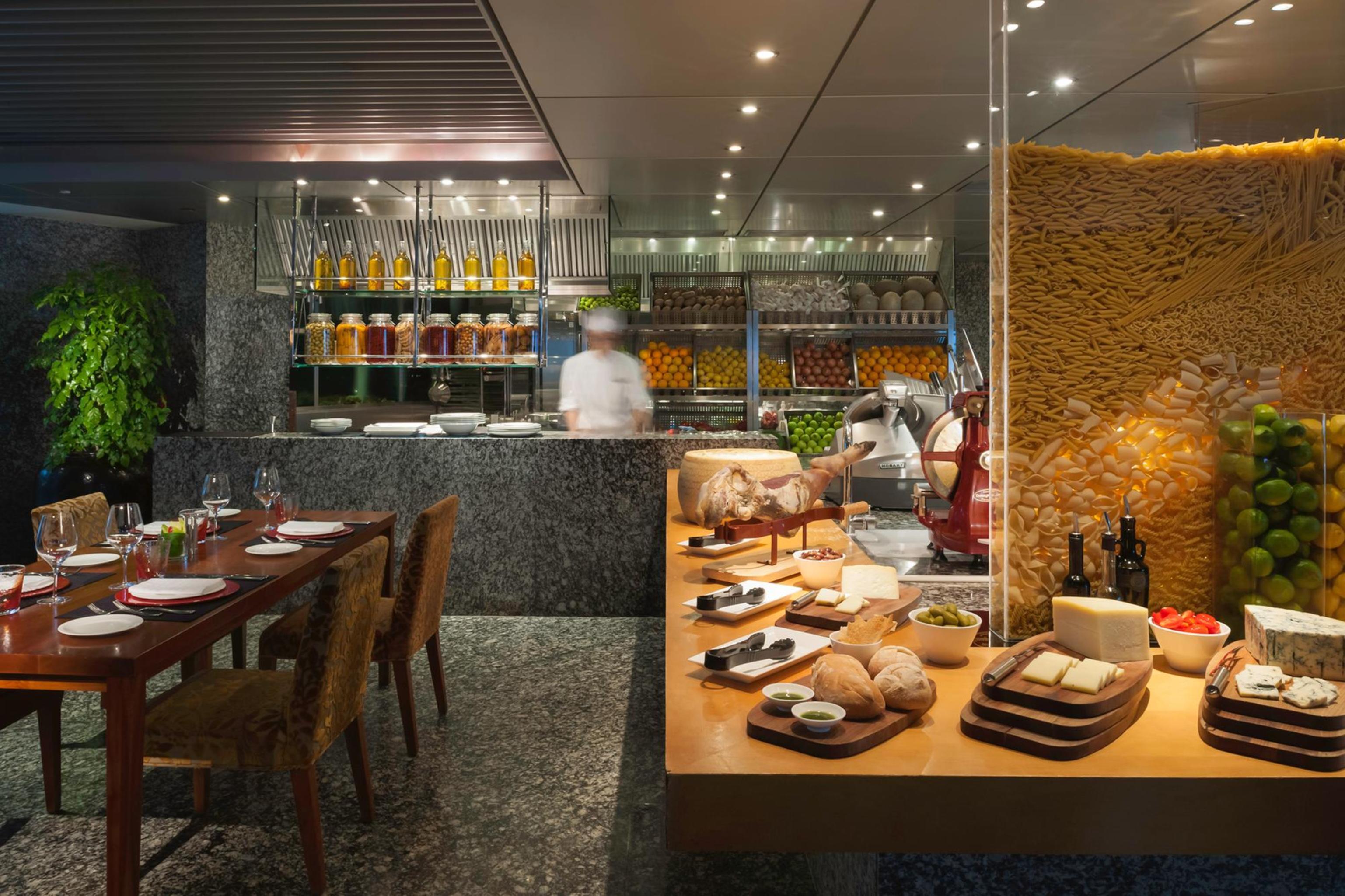 Marco Polo Hongkong Hotel Eksteriør billede The kitchen at the restaurant